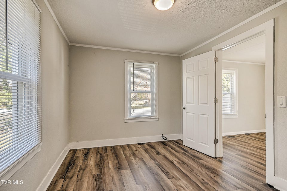 Photo #16: 1003 1/2 Watauga Avenue