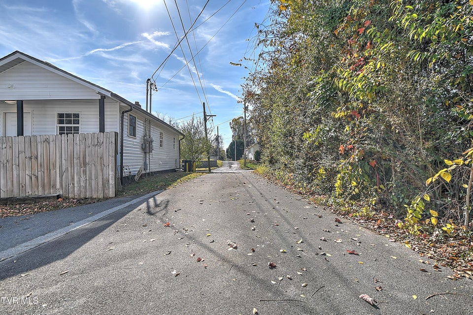 Photo #26: 1003 1/2 Watauga Avenue