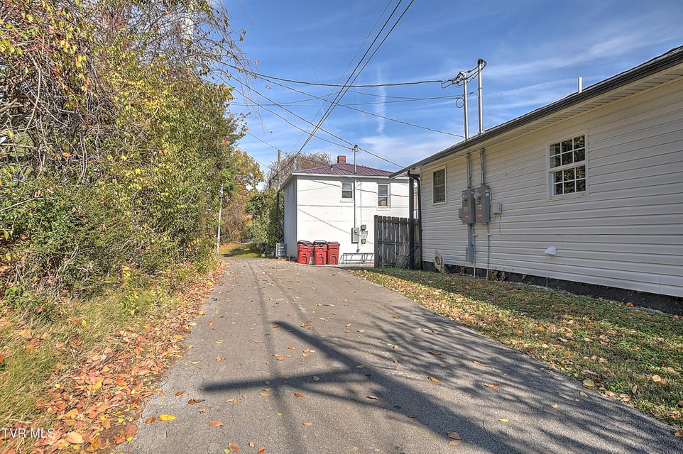 Photo #28: 1003 1/2 Watauga Avenue