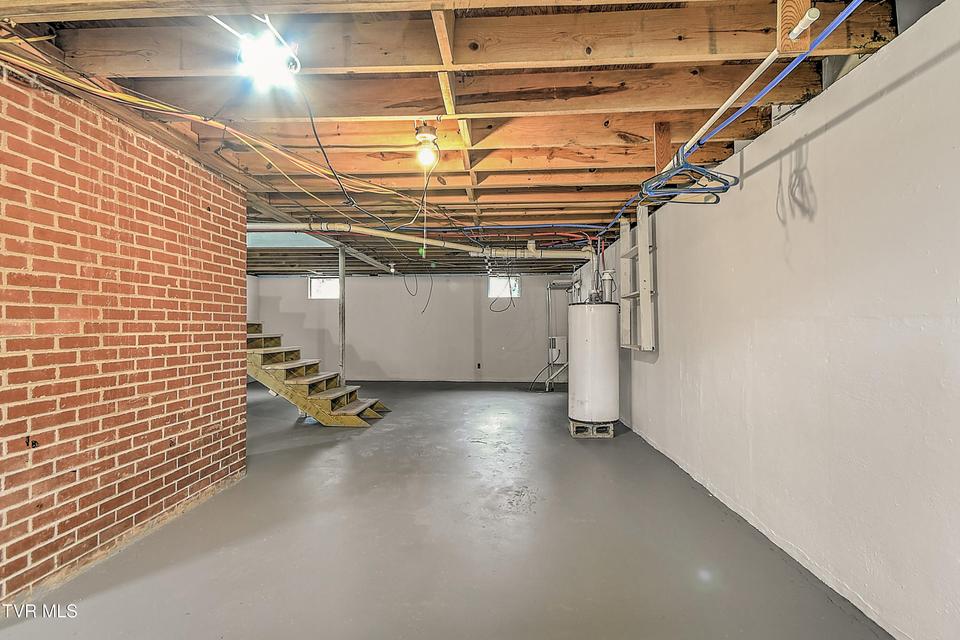 Photo #31: 940 Shipp Street