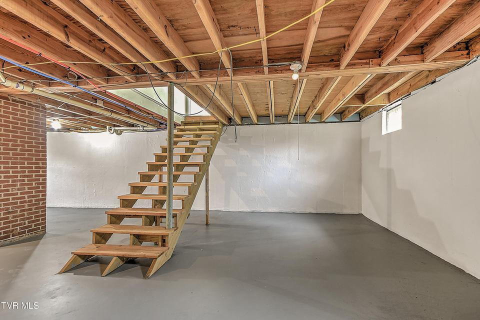 Photo #32: 940 Shipp Street