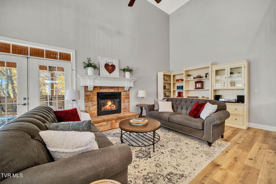 Photo #2: 215 Timberlyne Parc 