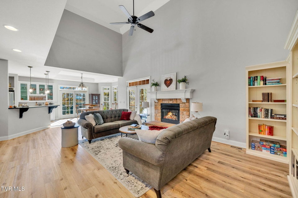 Photo #3: 215 Timberlyne Parc 