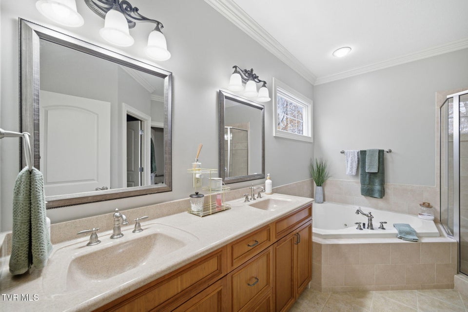 Photo #18: 215 Timberlyne Parc 