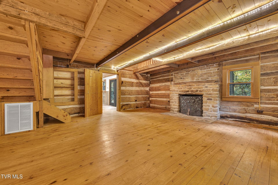 Photo #19: 300 Peavine Way