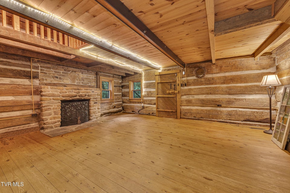 Photo #21: 300 Peavine Way