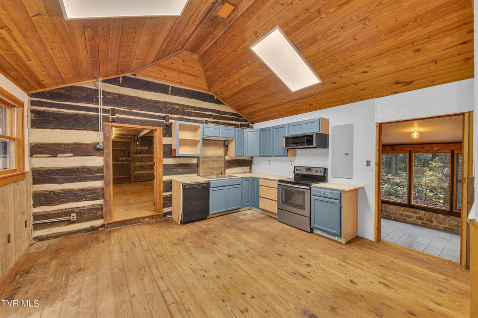 Photo #23: 300 Peavine Way