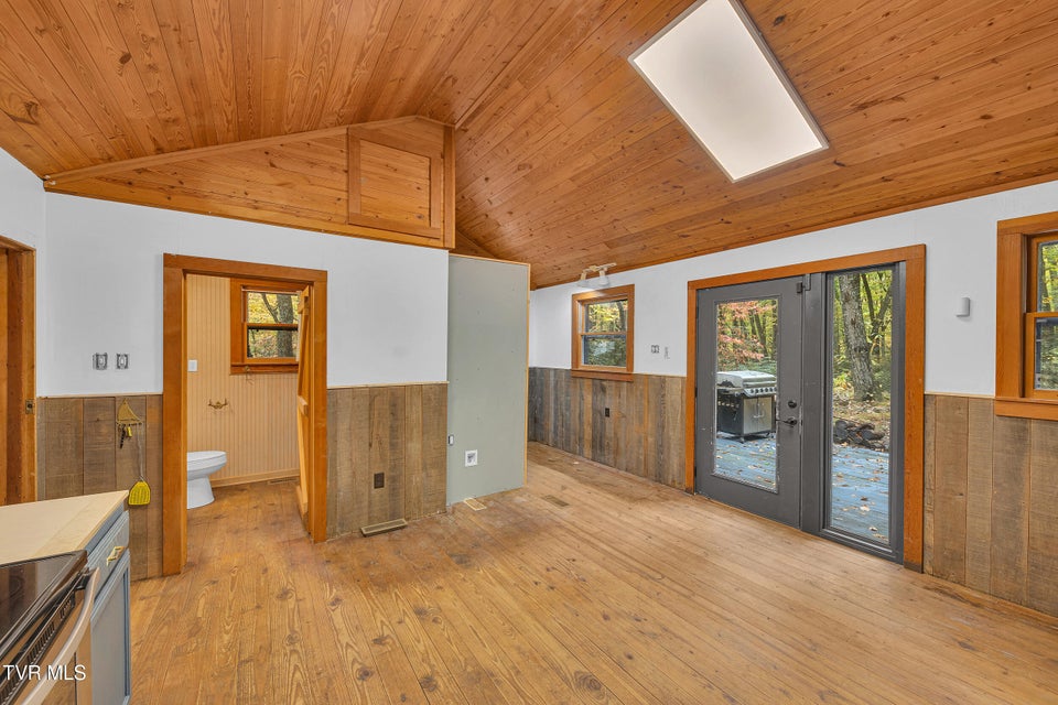 Photo #25: 300 Peavine Way