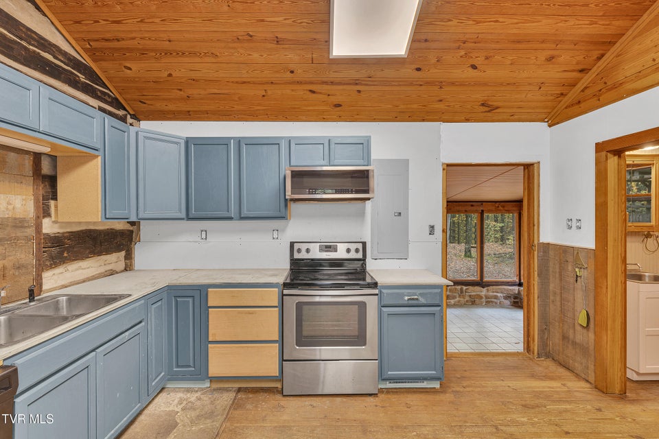 Photo #26: 300 Peavine Way