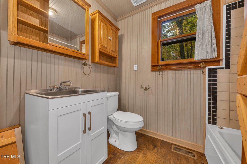 Photo #29: 300 Peavine Way