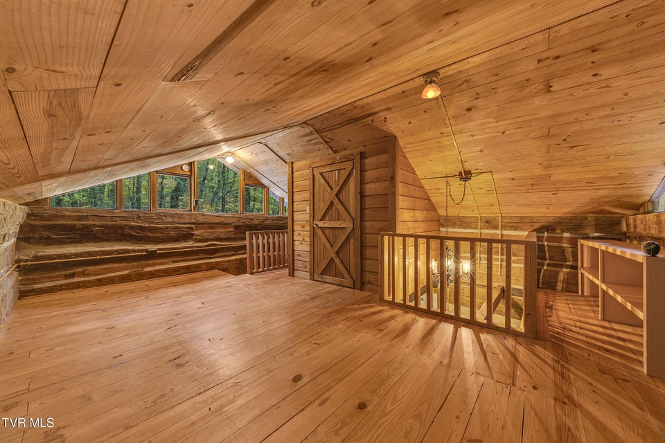 Photo #31: 300 Peavine Way