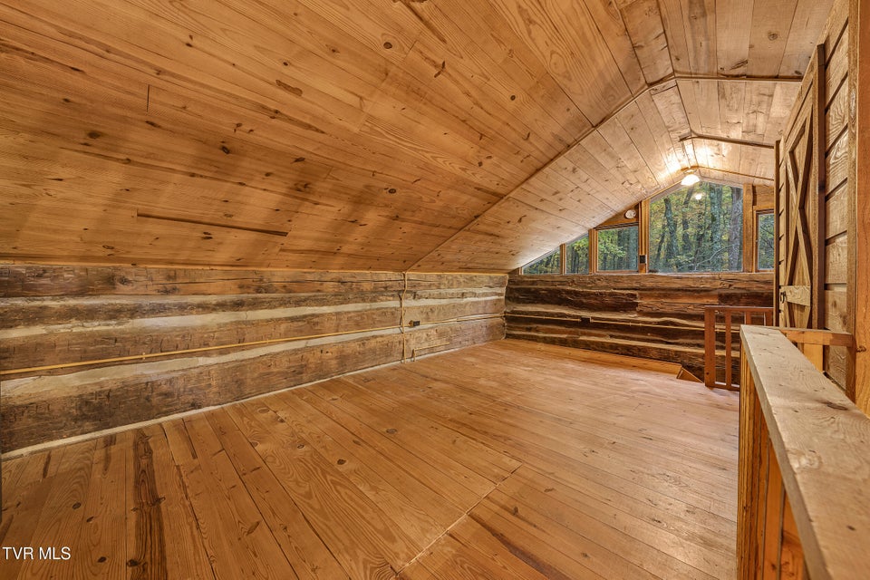 Photo #32: 300 Peavine Way