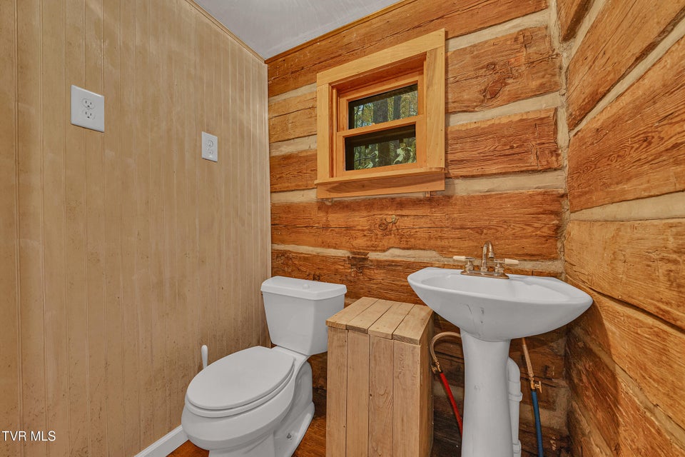 Photo #35: 300 Peavine Way