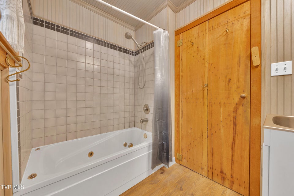 Photo #38: 300 Peavine Way