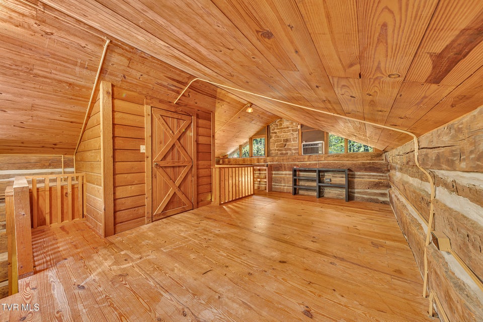 Photo #40: 300 Peavine Way