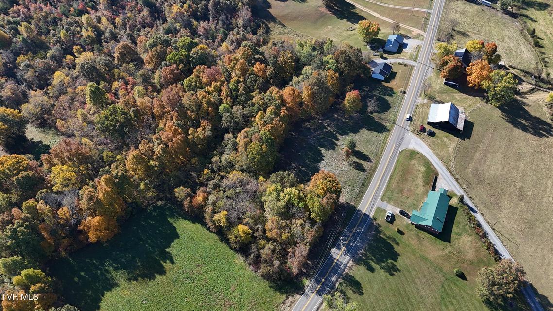 Photo #28: Tr 13 Newport Highway