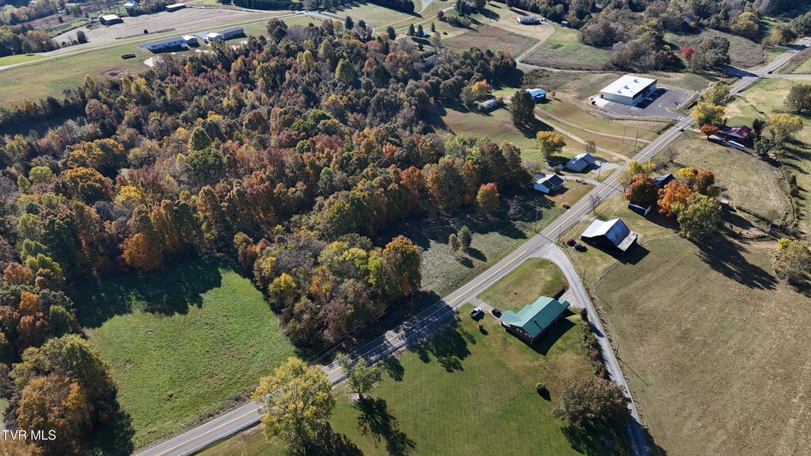 Photo #30: Tr 16 Newport Highway