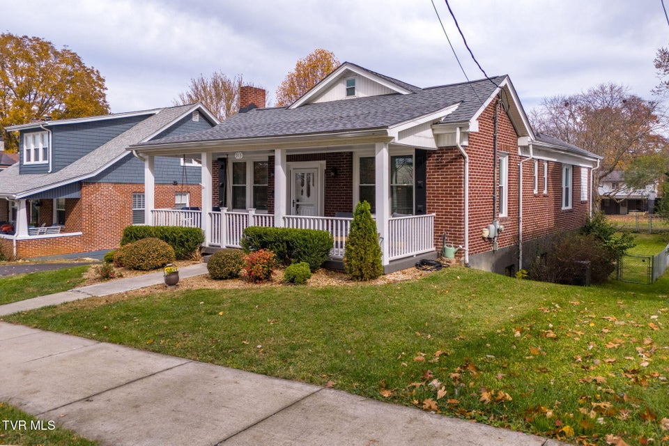 Photo #2: 913 Maryland Avenue