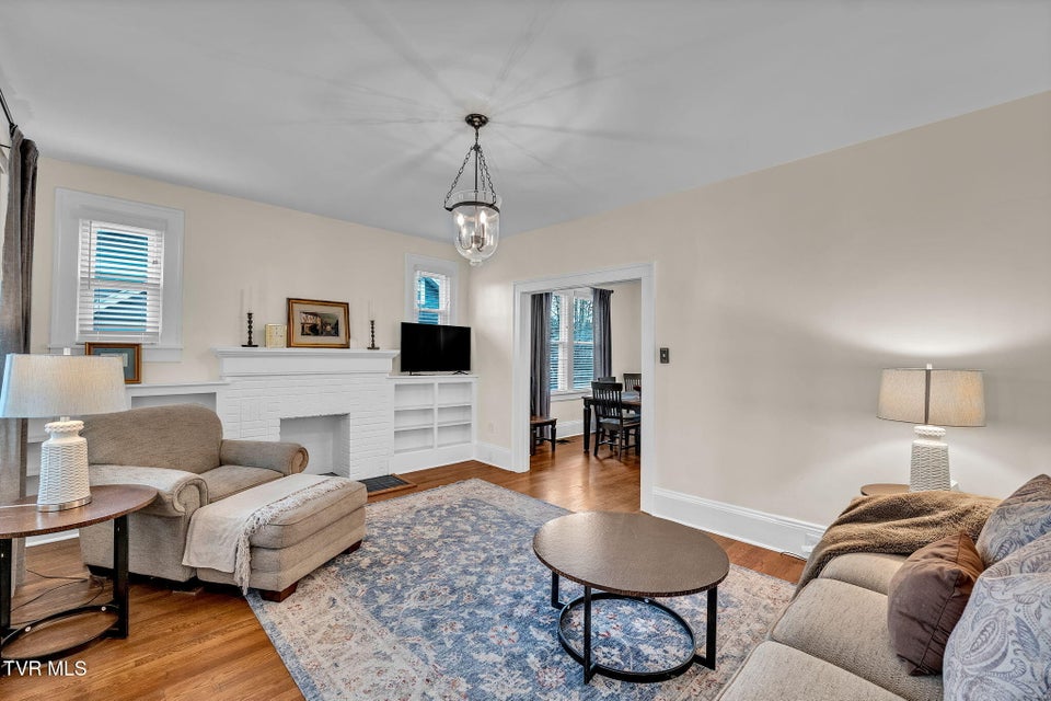 Photo #4: 913 Maryland Avenue