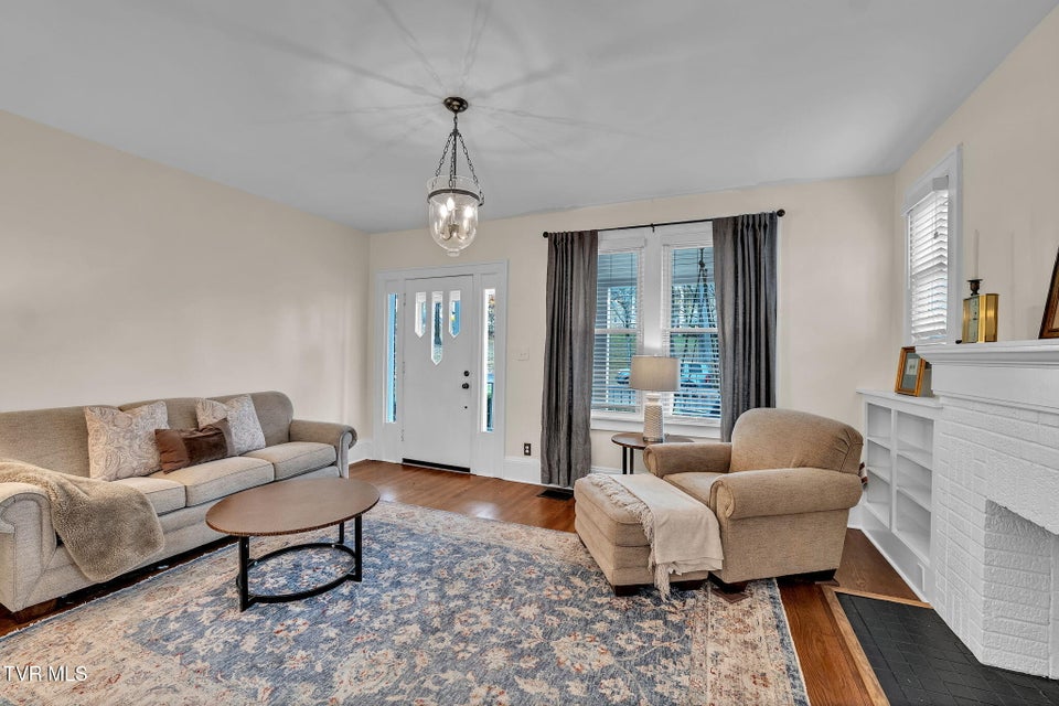 Photo #5: 913 Maryland Avenue