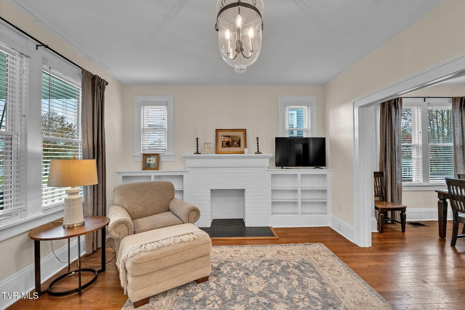 Photo #6: 913 Maryland Avenue