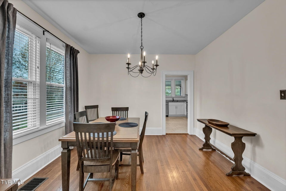 Photo #8: 913 Maryland Avenue