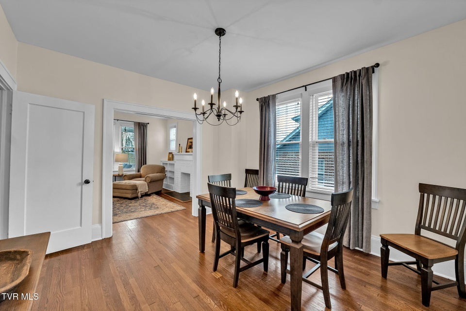 Photo #9: 913 Maryland Avenue