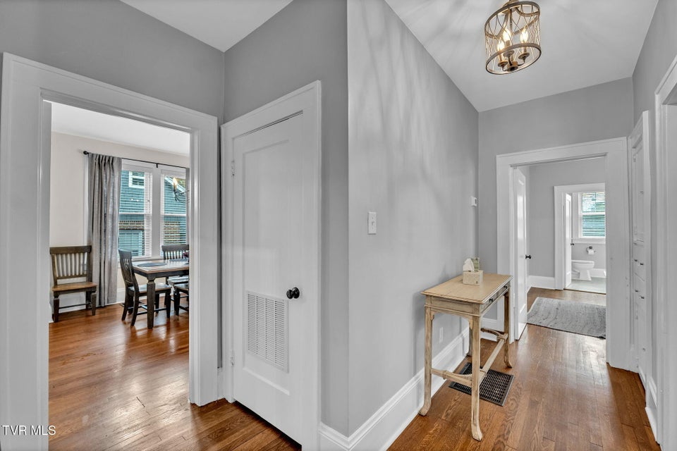 Photo #15: 913 Maryland Avenue