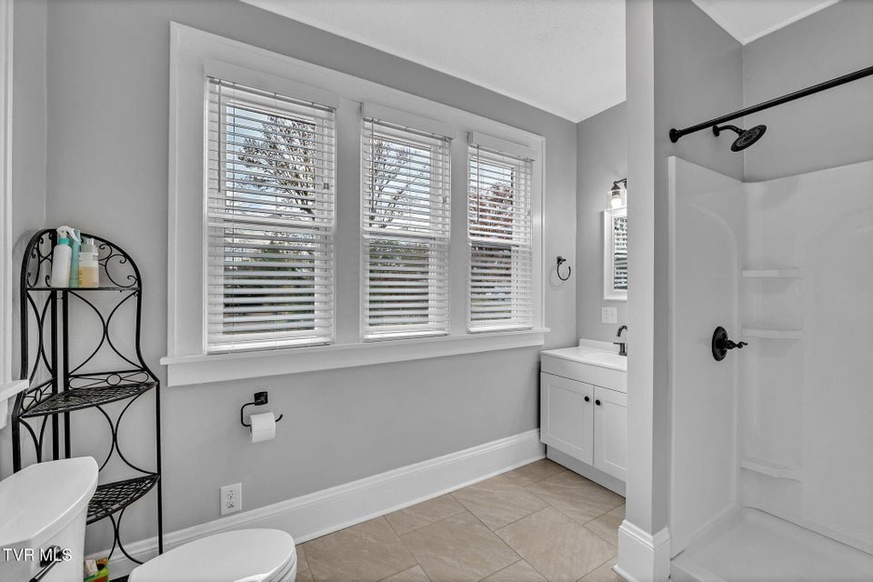 Photo #16: 913 Maryland Avenue