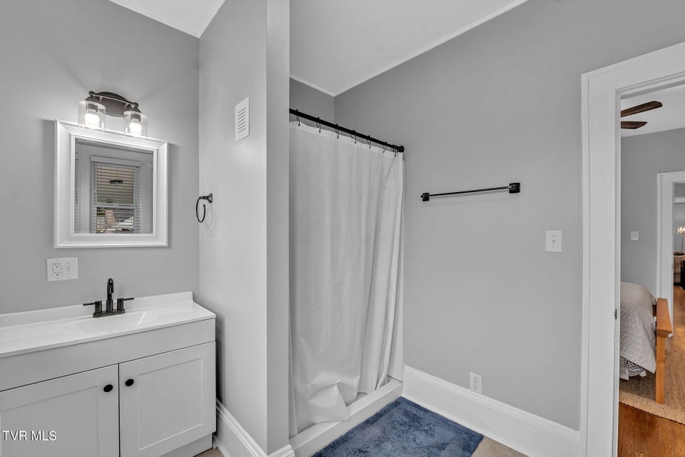 Photo #17: 913 Maryland Avenue