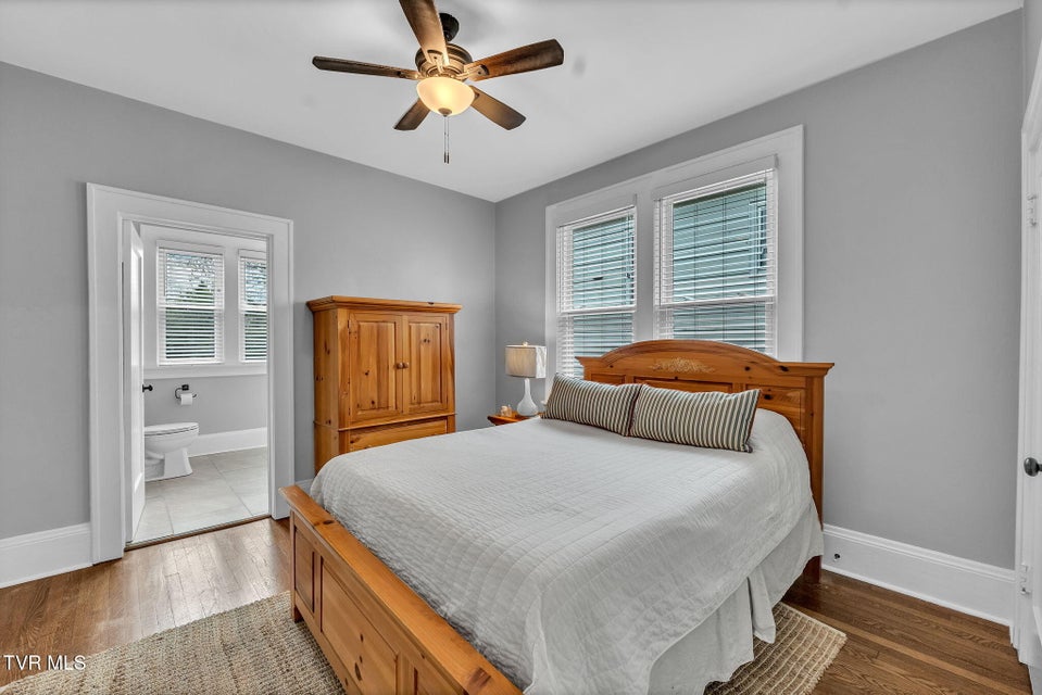 Photo #18: 913 Maryland Avenue