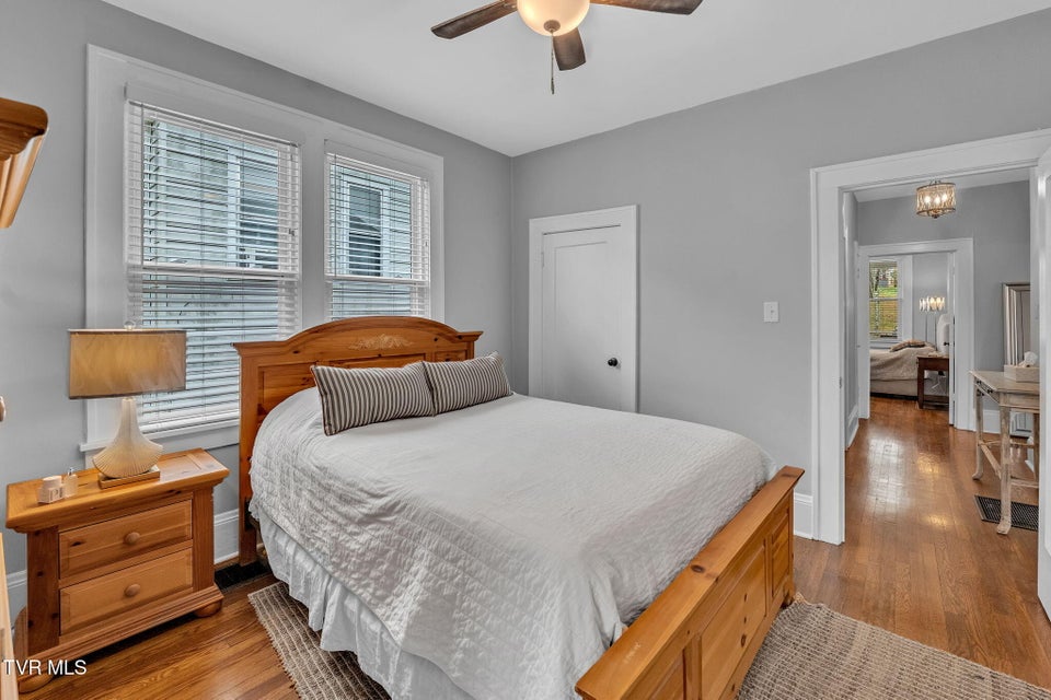 Photo #19: 913 Maryland Avenue