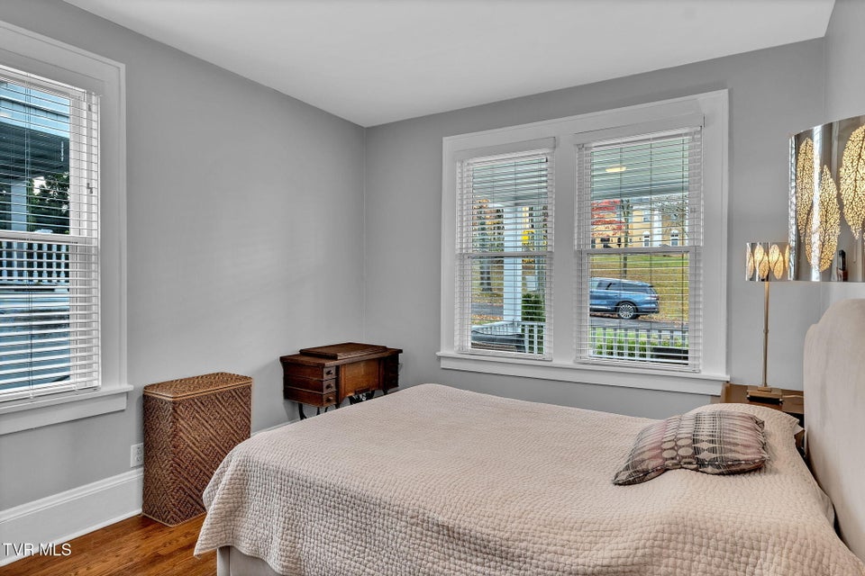 Photo #20: 913 Maryland Avenue