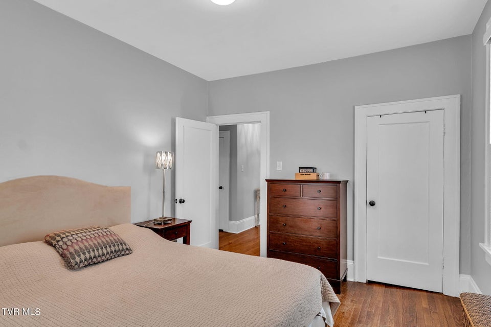 Photo #21: 913 Maryland Avenue