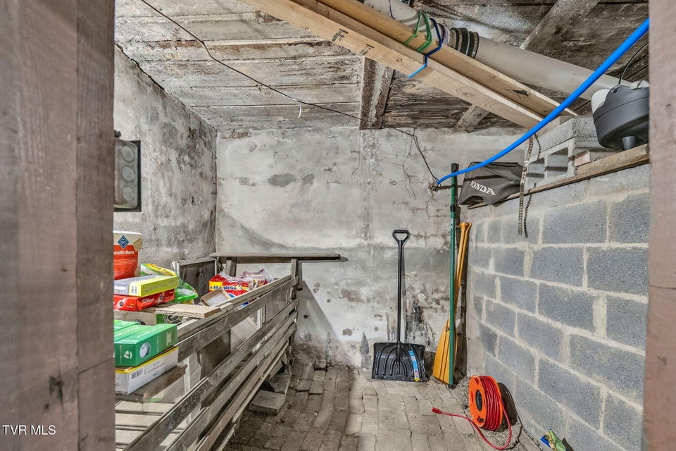 Photo #27: 913 Maryland Avenue