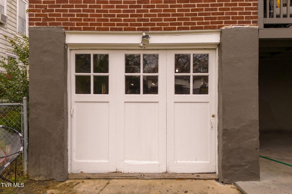 Photo #33: 913 Maryland Avenue