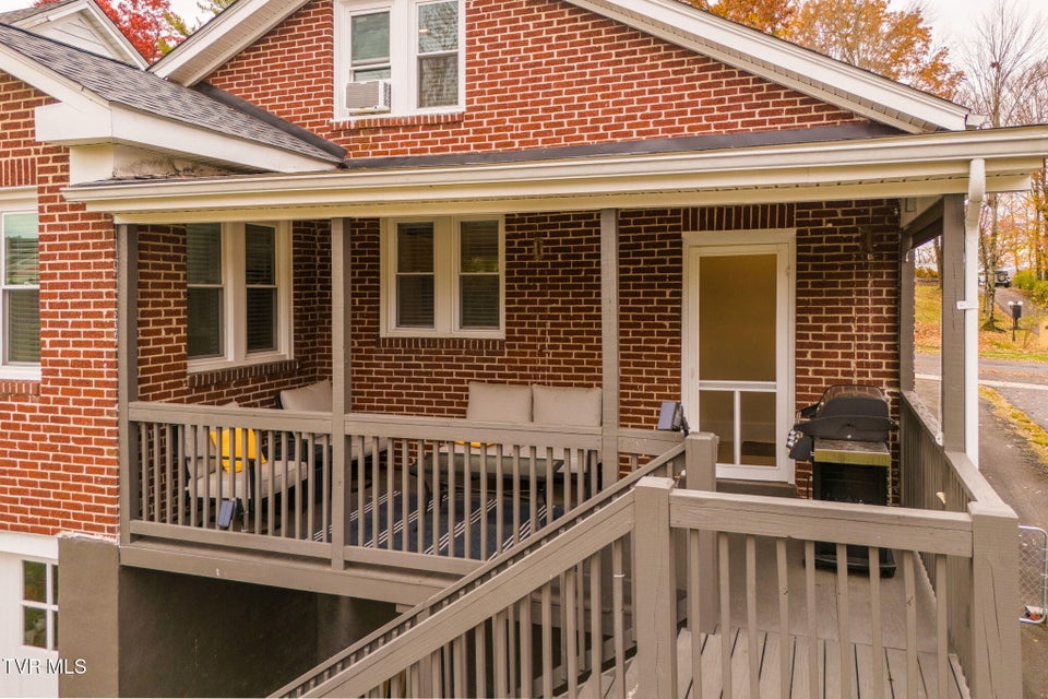 Photo #35: 913 Maryland Avenue