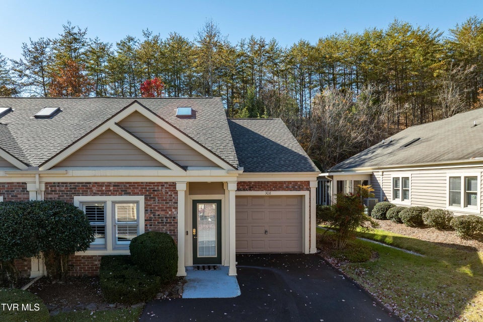 Photo #3: 308 Arbor Terrace