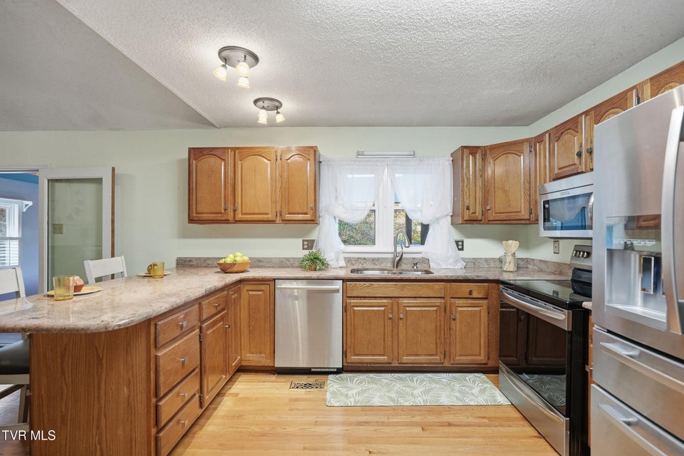 Photo #9: 212 Old Castle Road