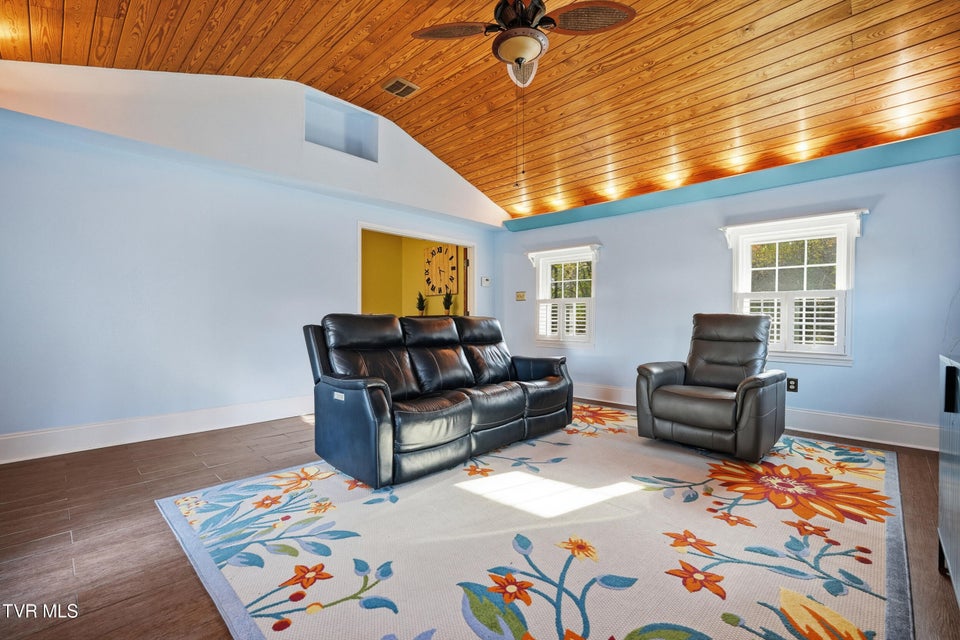 Photo #15: 212 Old Castle Road