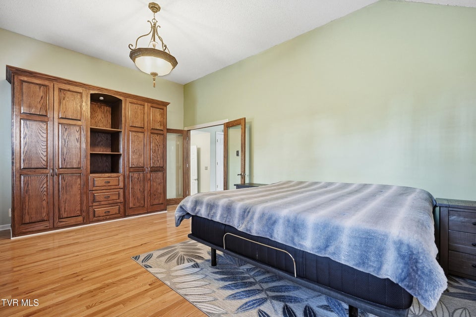 Photo #18: 212 Old Castle Road