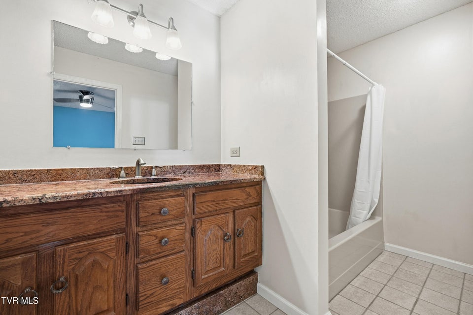 Photo #25: 212 Old Castle Road