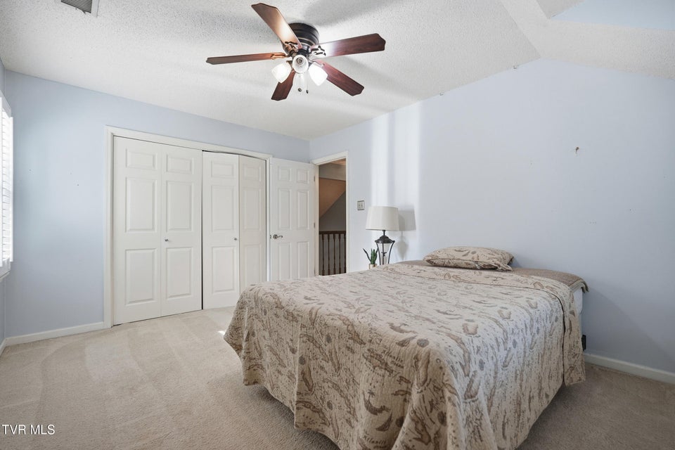 Photo #31: 212 Old Castle Road