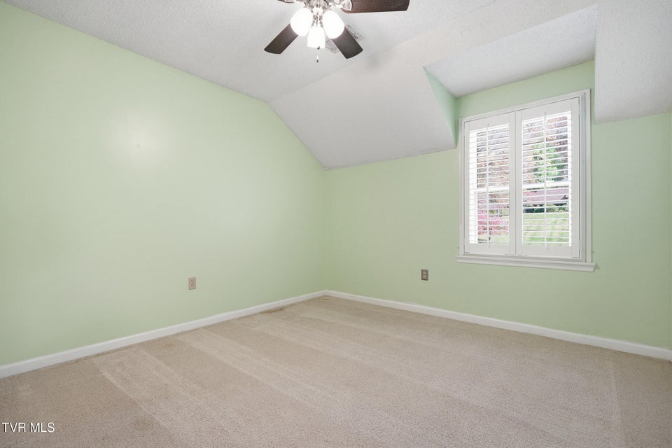 Photo #32: 212 Old Castle Road