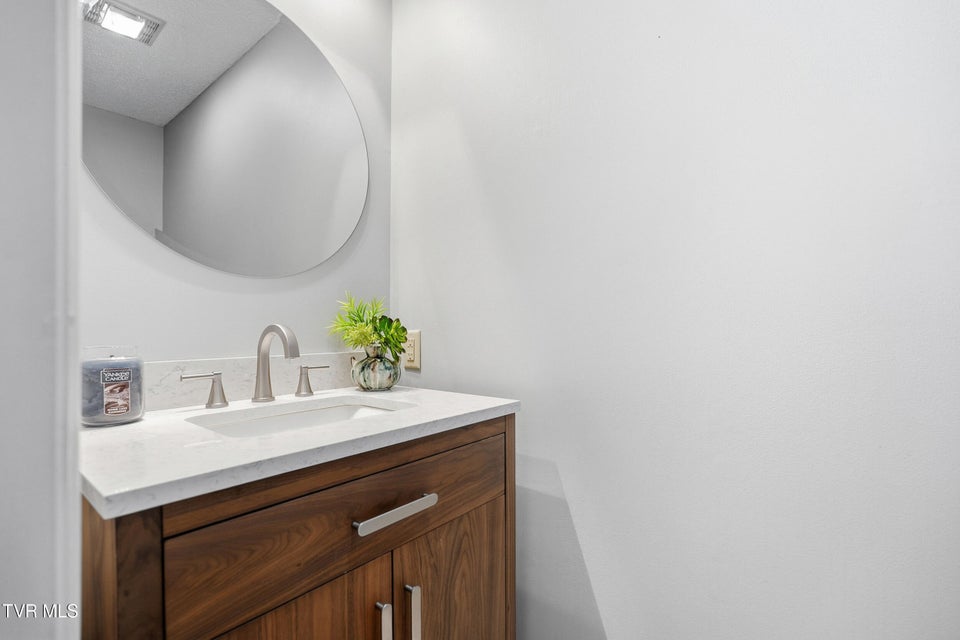 Photo #35: 212 Old Castle Road