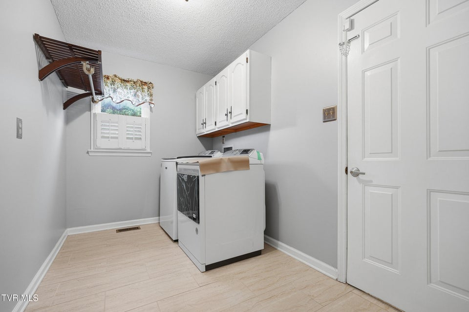 Photo #37: 212 Old Castle Road