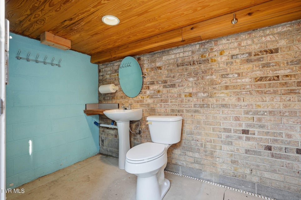 Photo #45: 212 Old Castle Road