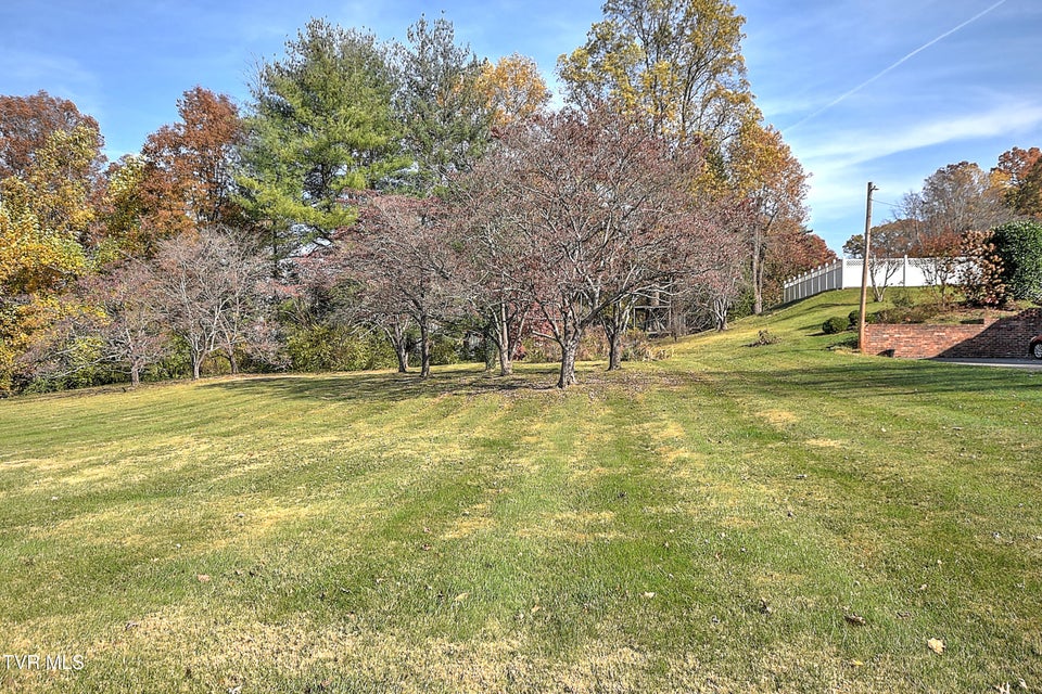 Photo #37: 1900 Northwood Drive