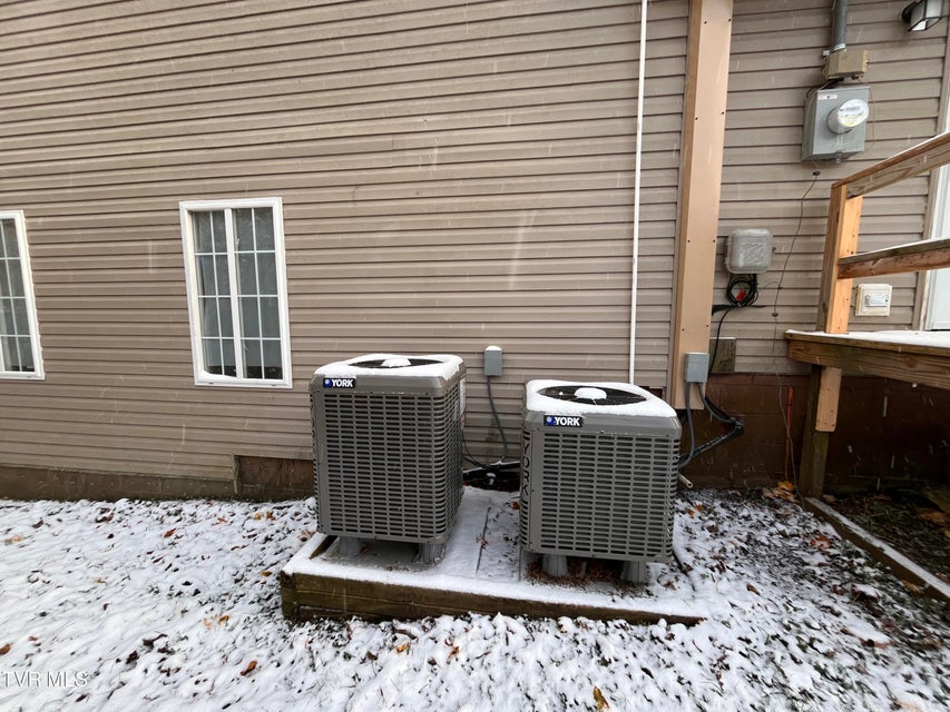 Photo #29: 12151 Retford Road