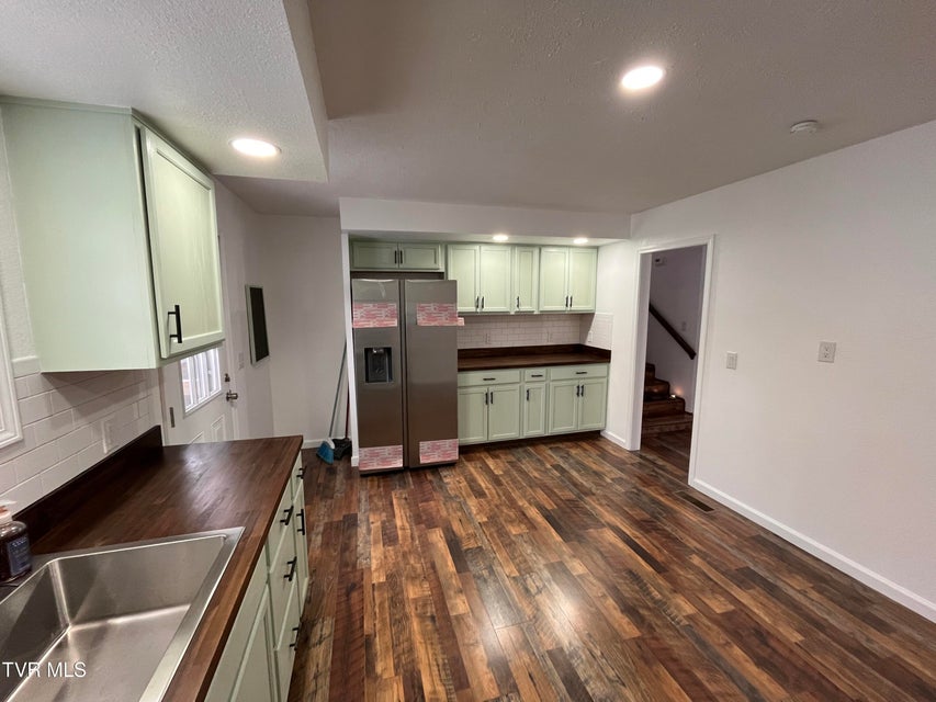 Photo #11: 12151 Retford Road